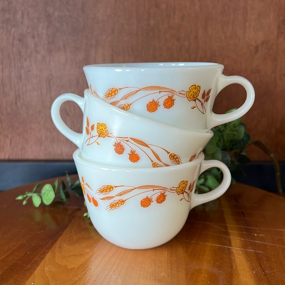 Vintage Pyrex Harvest Home wheat & berry Mugs Milk Glass Retro Kitchen 80’s 8oz
